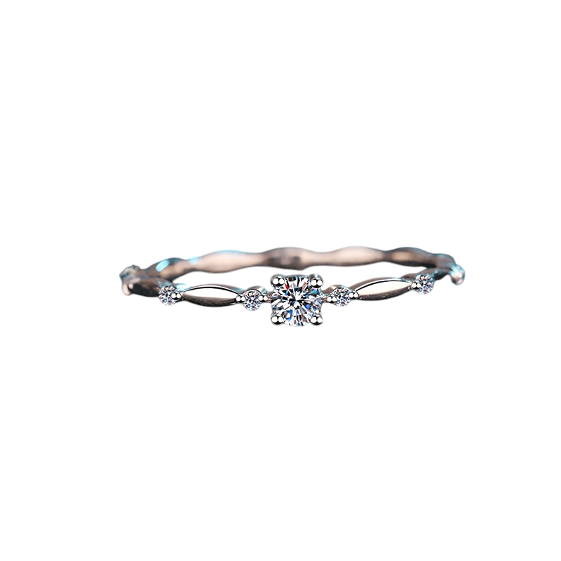 Hayesaura | Millennial Reincarnation Four-Prong Moissanite Band