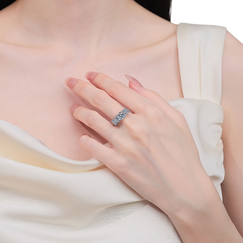 Hayesaura | Parisian Chic Minimalist Starry Sky Moissanite Band | Elegant Daily Commute Ring