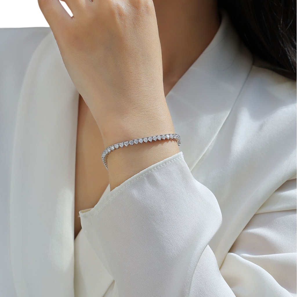 Hayesaura | Parisian Chic Heart-Linked Platinum Moissanite | Romantic Date Glamour Bracelet