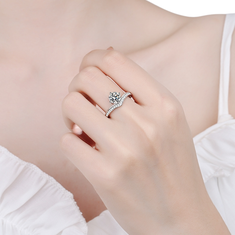 Hayesaura | High-Cold 18K Plated Peach Heart Micro-Pavé Moissanite Ring | Quiet Luxury Bridal Band