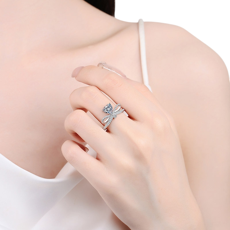 Hayesaura | Heartbeat Pulsing Moissanite Halo Ring in 18K White Gold