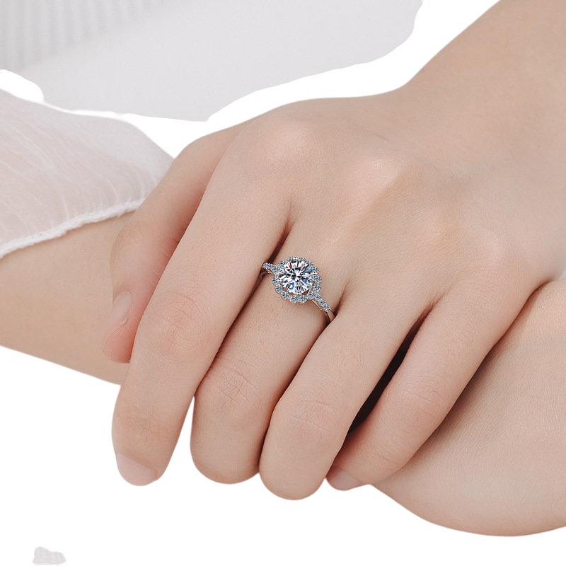 Hayesaura | Stars Around the Moon Bezel Cluster Four-Prong Moissanite Ring