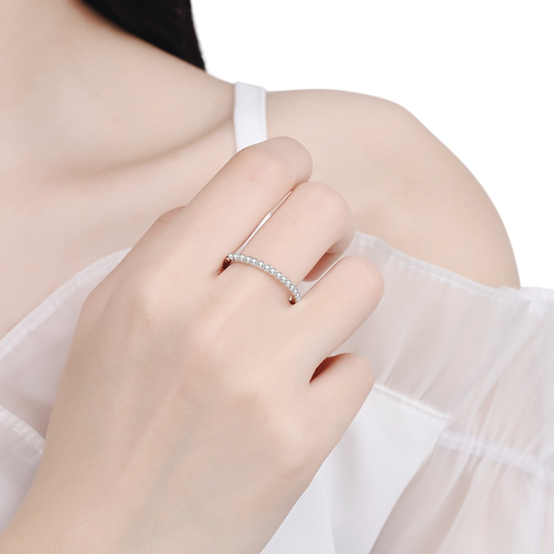 Hayesaura | Quiet Luxury 18K Plated Single-Line Moissanite Eternity Band | Classic Bridal Promise