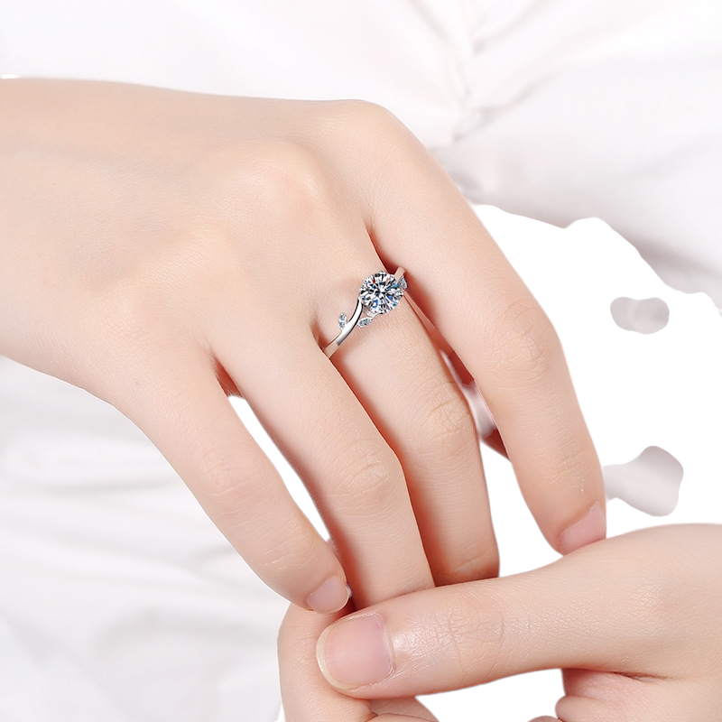 Hayesaura | Botanical Leaf Four-Prong Brilliant Moissanite Ring