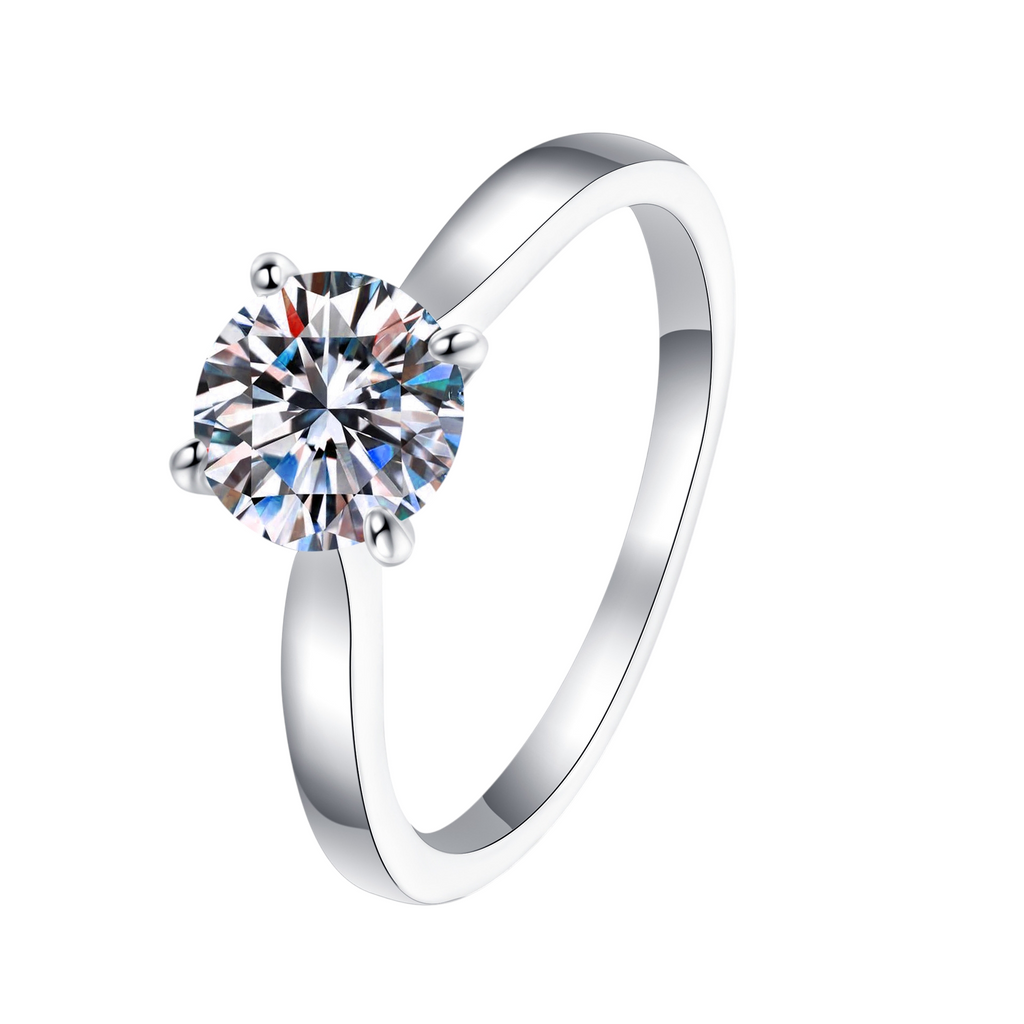 Hayesaura | Viral Classic Four-Prong Moissanite Solitaire Ring