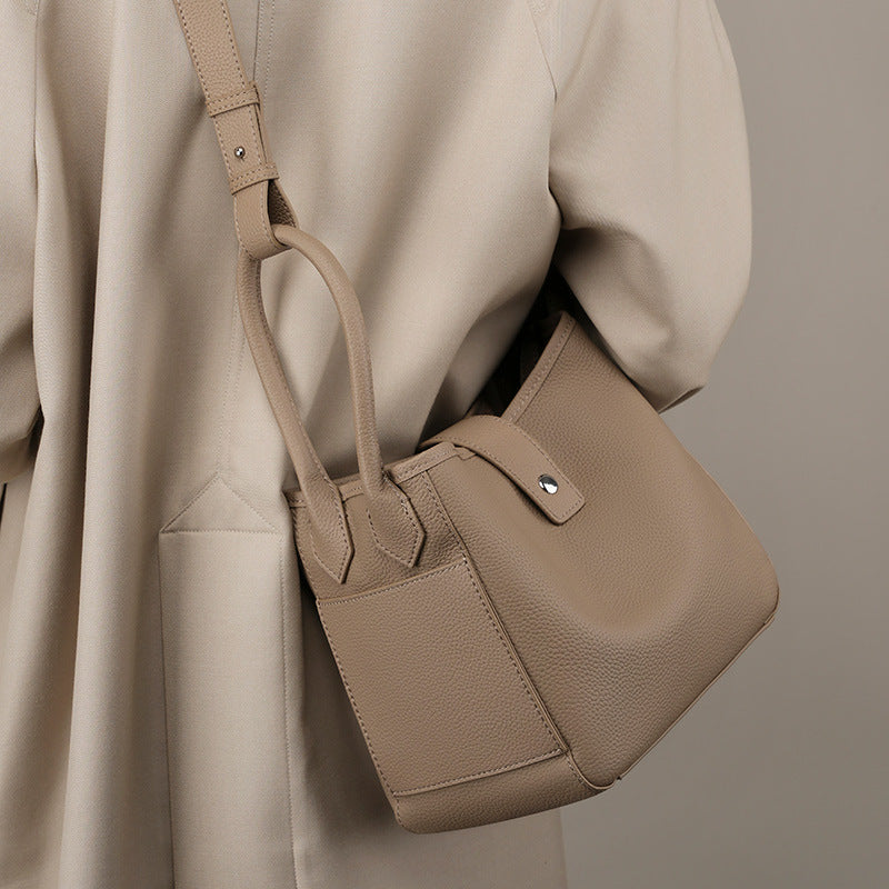 Hayesaura | 2026 Niche Soft Top-Layer Cowhide Basket Bucket Commuter Bag