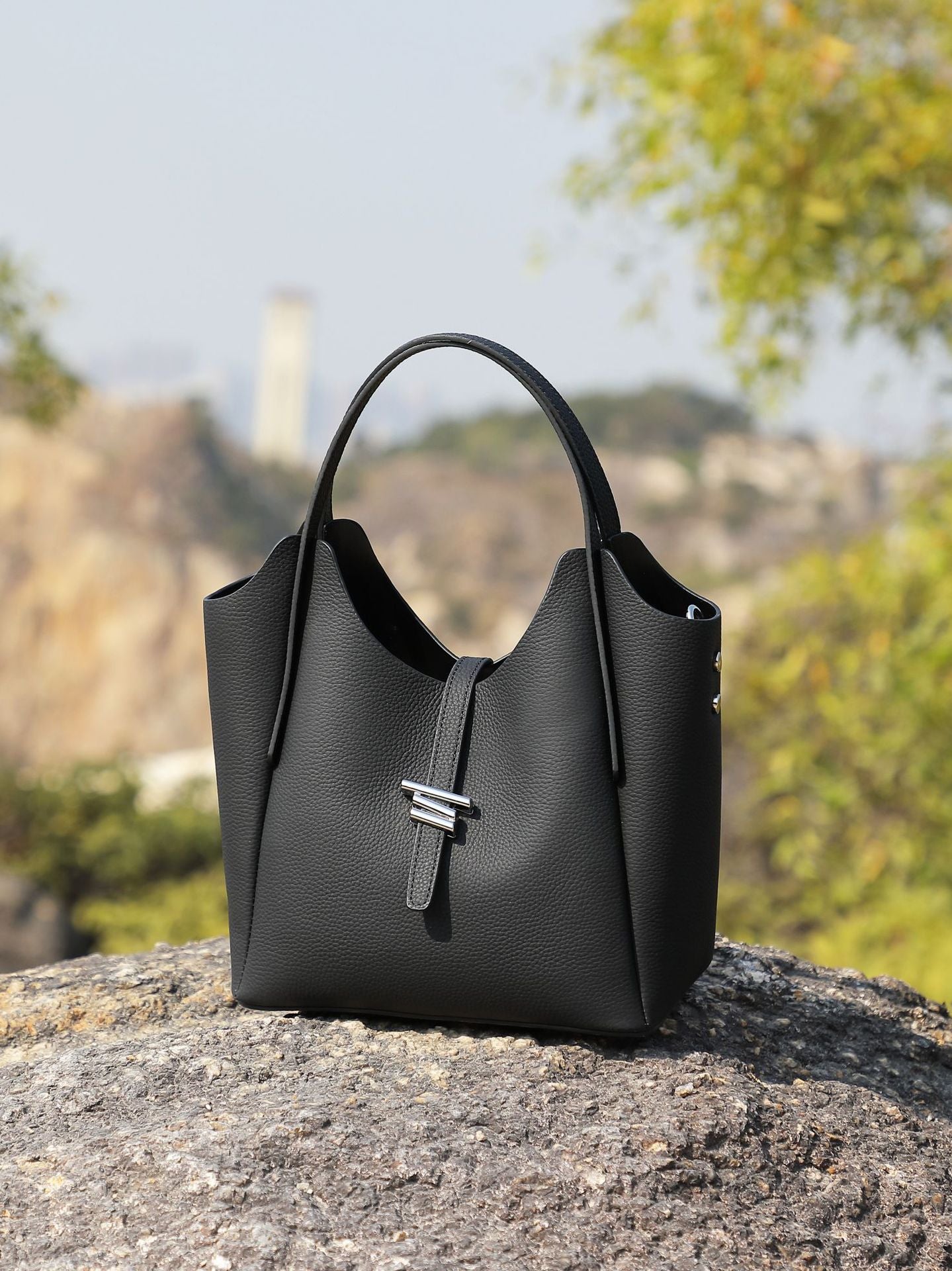 Hayesaura | Daily Commuter Genuine Leather Windchime Basket Bag