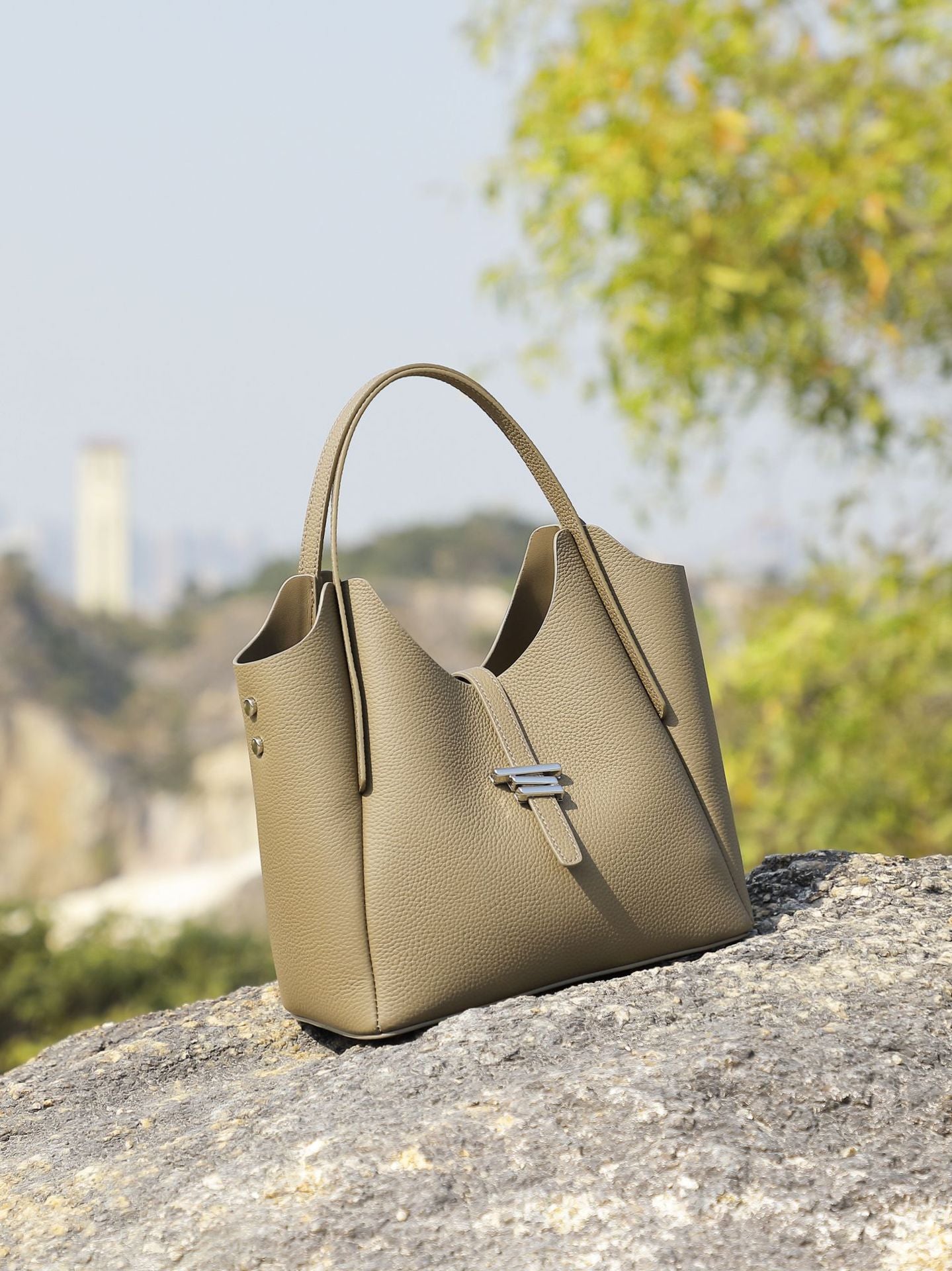 Hayesaura | Daily Commuter Genuine Leather Windchime Basket Bag