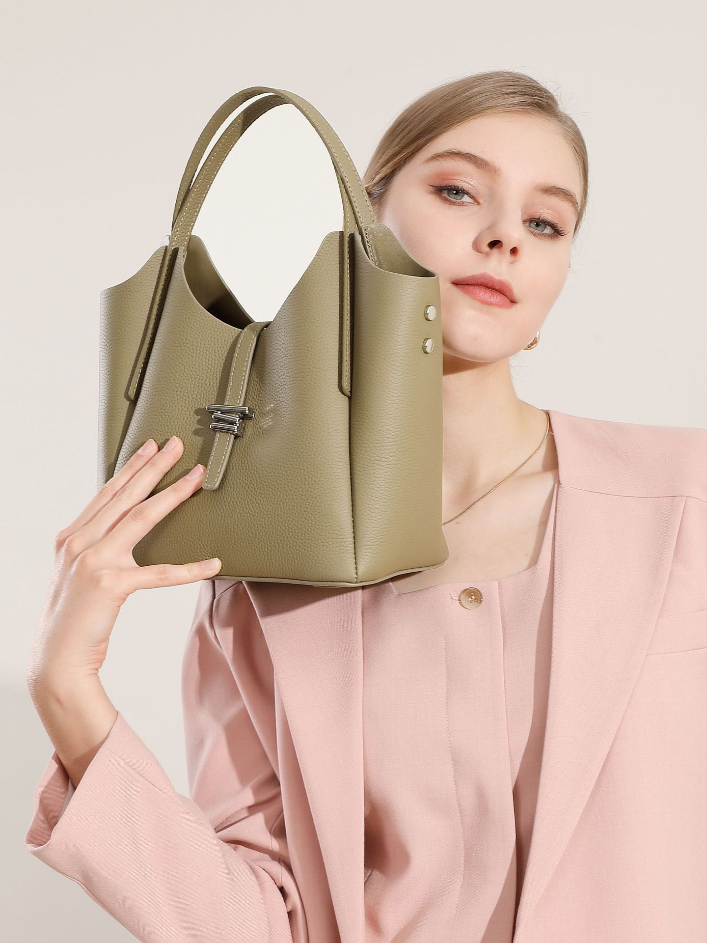 Hayesaura | Daily Commuter Genuine Leather Windchime Basket Bag