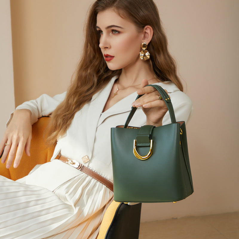 Hayesaura | Strictly Selected Genuine Leather Commuter Bucket Bag
