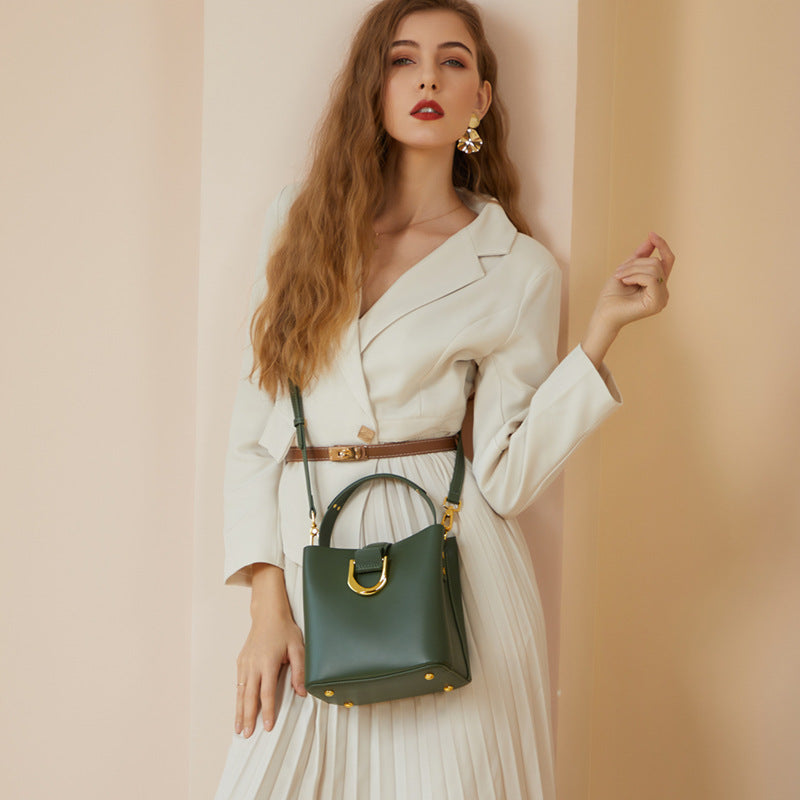 Hayesaura | Strictly Selected Genuine Leather Commuter Bucket Bag