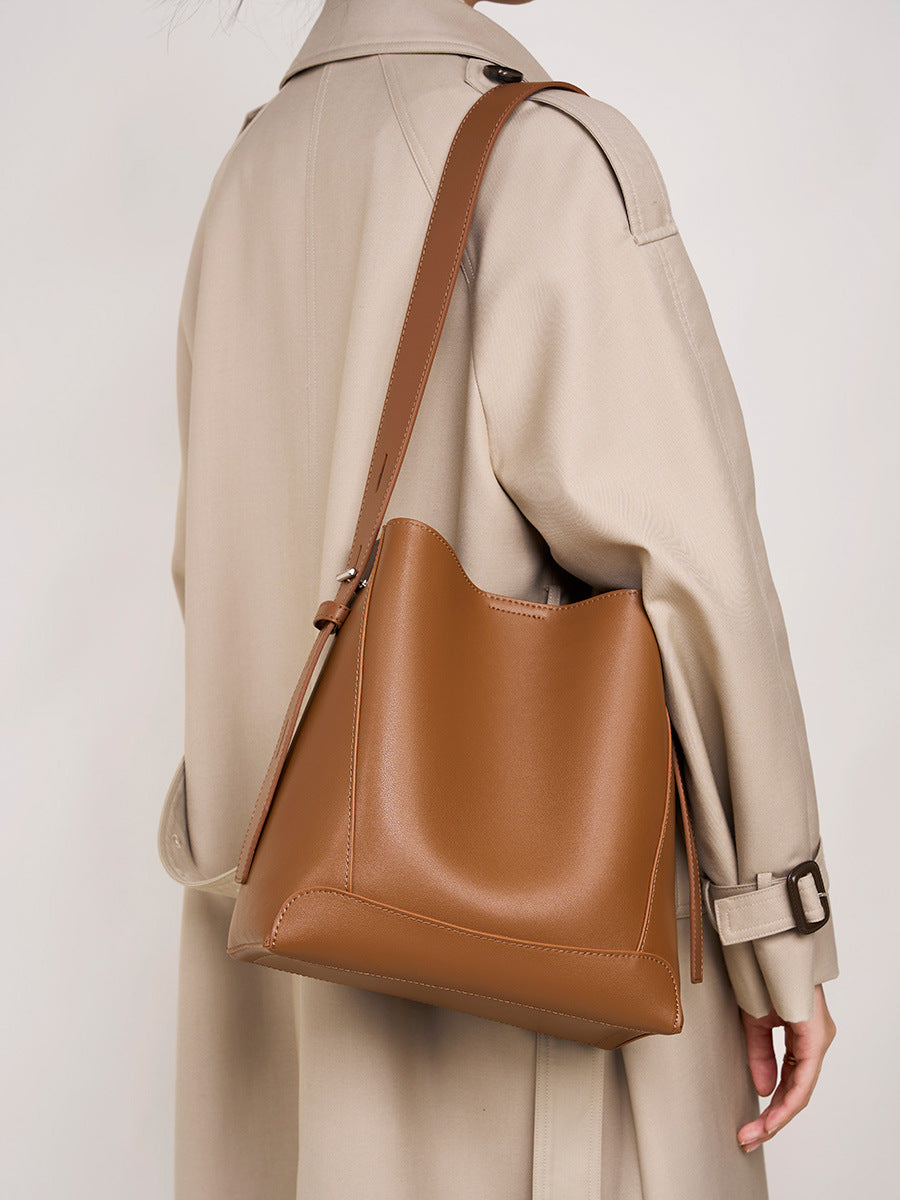 Hayesaura | 2026 Large Capacity Genuine Leather Commuter Bucket Bag