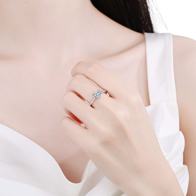Hayesaura | Heteromorphic Asymmetric Heart Moissanite Ring
