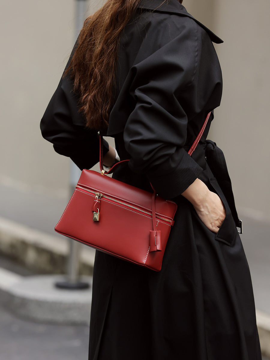 Hayesaura | 2026 Spring/Summer Cowhide Box Crossbody Bag