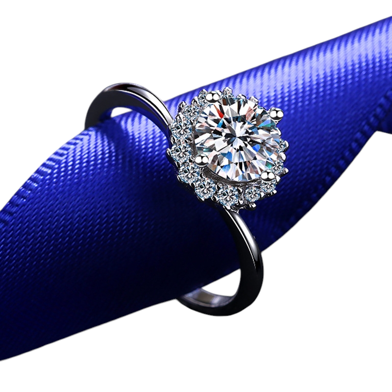 Hayesaura | Sunflower Four-Prong Brilliant Moissanite Wedding Ring