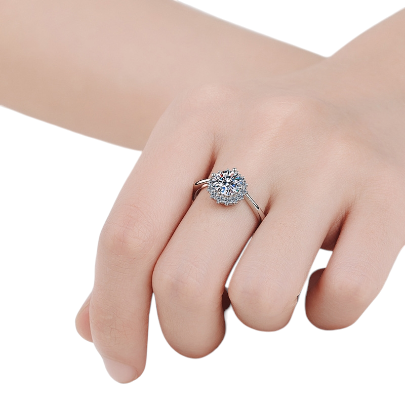 Hayesaura | Sunflower Four-Prong Brilliant Moissanite Wedding Ring