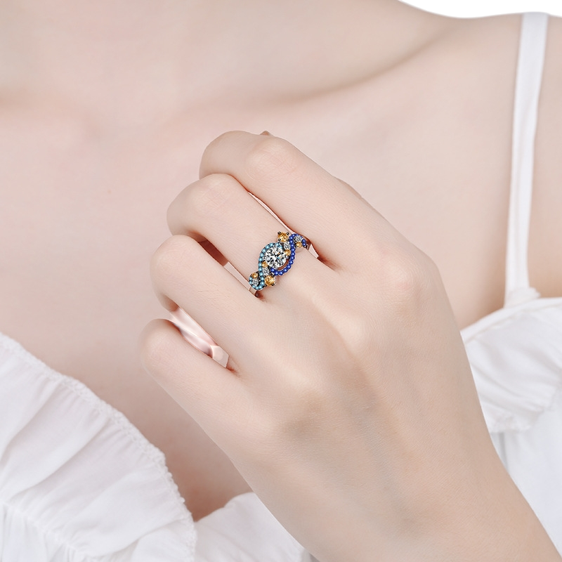 Hayesaura | Angel's Eye Multi-Tone Mixed Metal Moissanite Ring