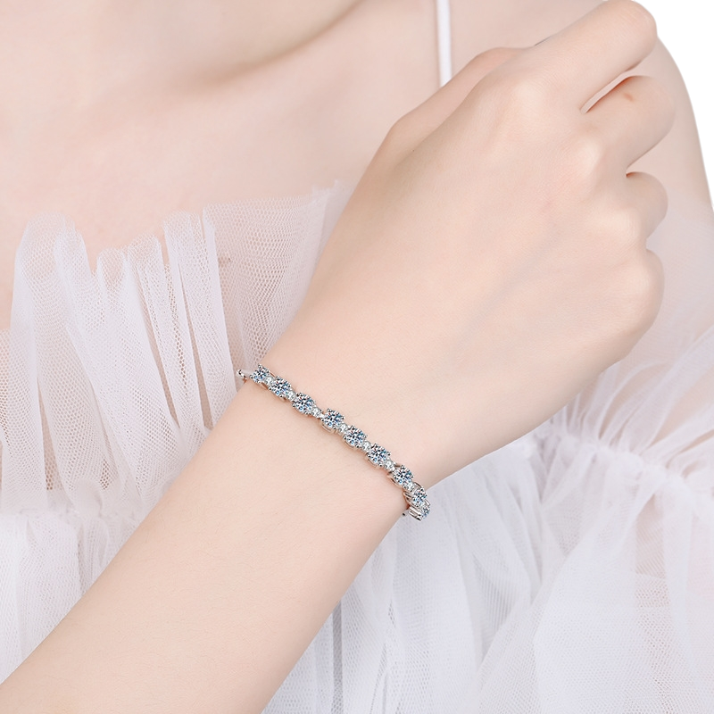 Hayesaura | Office Siren 18K Plated D-Color Eternity Moissanite Bangle | Clean Fit Daily Commute Bracelet