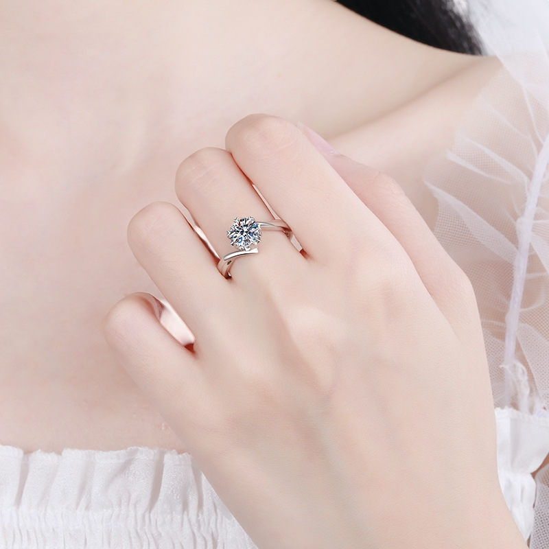 Hayesaura | Celestial Snowflake Moissanite Statement Ring