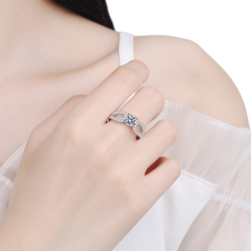 Hayesaura | Twisted Infinity Figure-Eight Moissanite Eternity Band