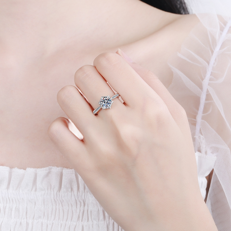 Hayesaura | Classic Six-Prong Celestial Starry Sky Moissanite Solitaire