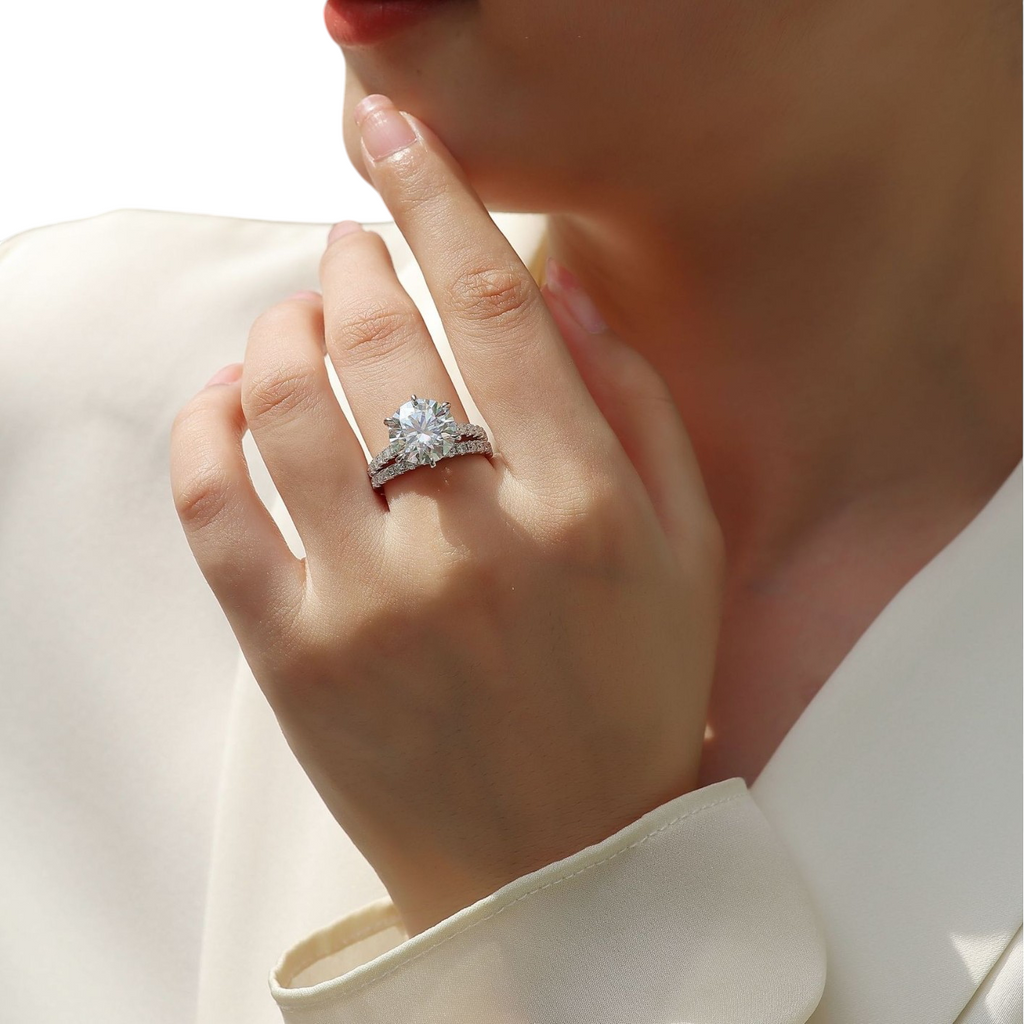 Hayesaura | Euro-Chic Stackable Moissanite Proposal Ring | Minimalist
