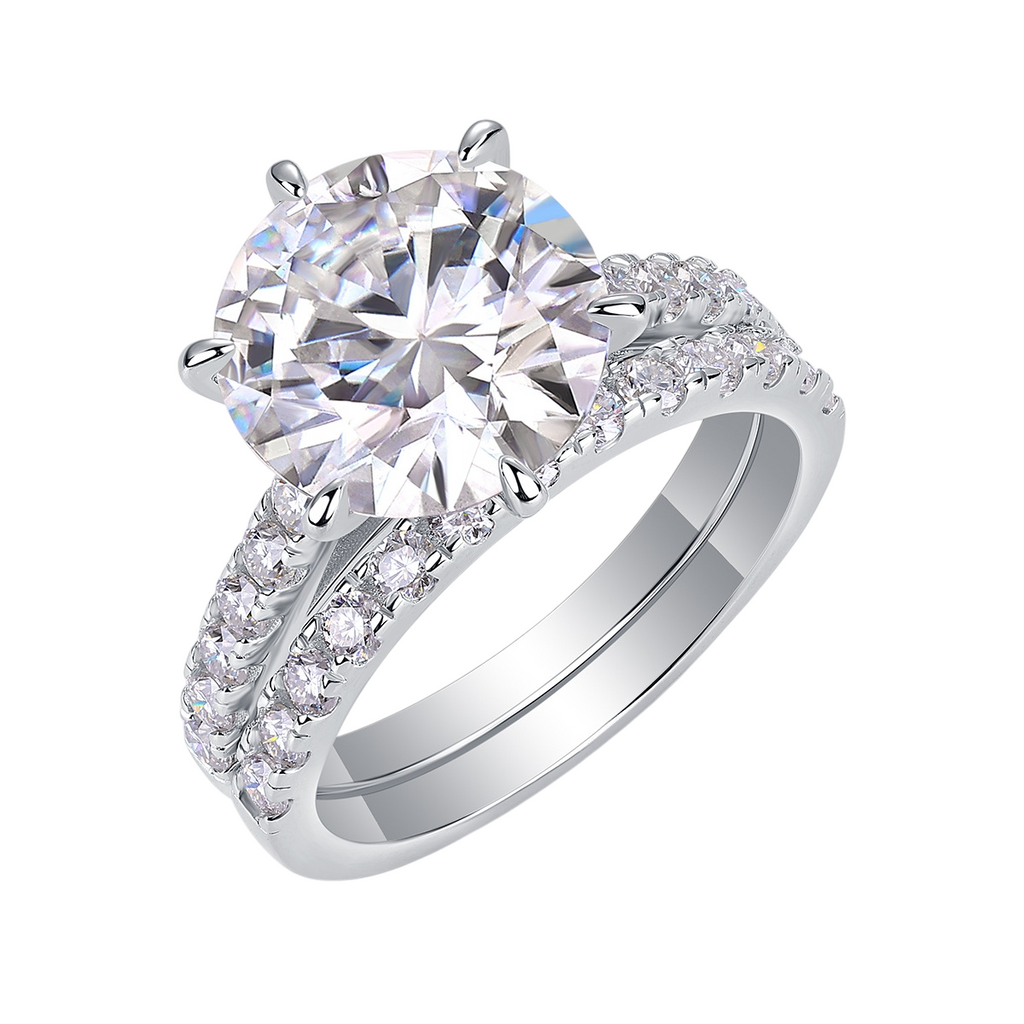 Hayesaura | Euro-Chic Stackable Moissanite Proposal Ring | Minimalist
