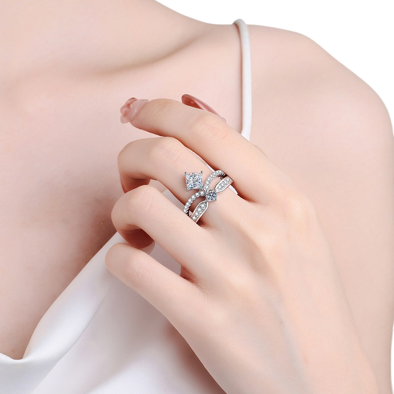 Hayesaura | Princess Crown Tiara Brilliant Moissanite Ring