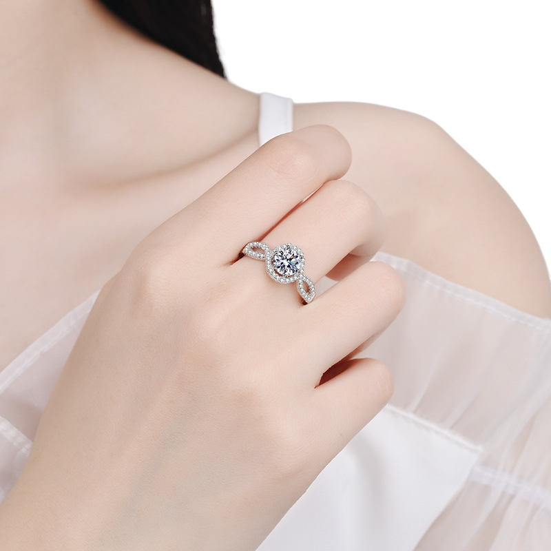 Hayesaura | Classic Six-Prong Engagement Moissanite Solitaire Ring