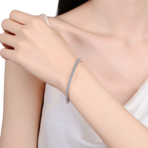 Hayesaura | Clean Fit 18K Plated Minimalist Moissanite | Office Siren Daily Commute Bracelet