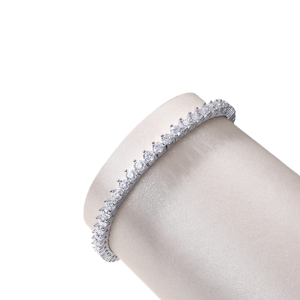 Hayesaura | Parisian Chic Heart-Linked Platinum Moissanite | Romantic Date Glamour Bracelet