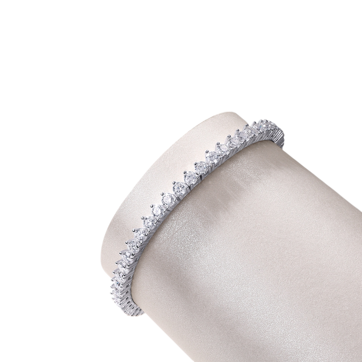 Hayesaura | Parisian Chic Heart-Linked Platinum Moissanite | Romantic Date Glamour Bracelet