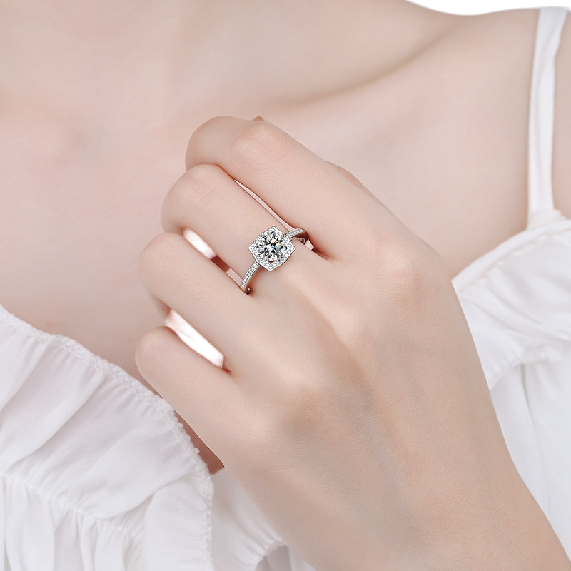 Hayesaura | High-Cold Minimalist Moissanite Wedding Ring | Office Siren Architecture Band