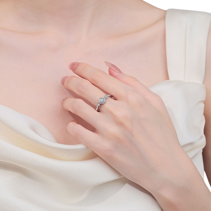 Hayesaura | Minimalist Geometric Cube High-Cold Moissanite Ring