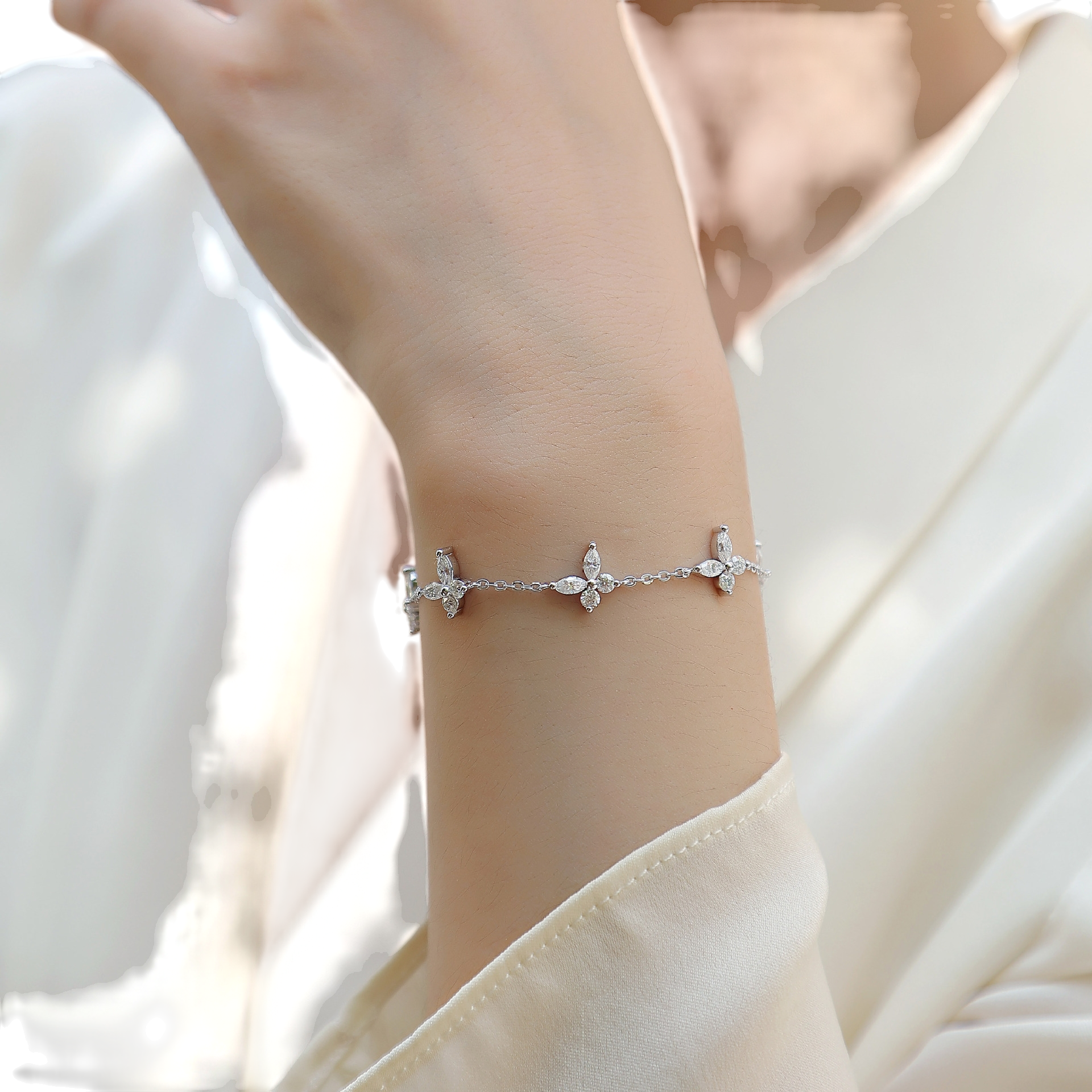 Hayesaura | Coquette Romance 18K Plated Clover Adjustable Moissanite Bracelet | High-Cold Luxury Gift