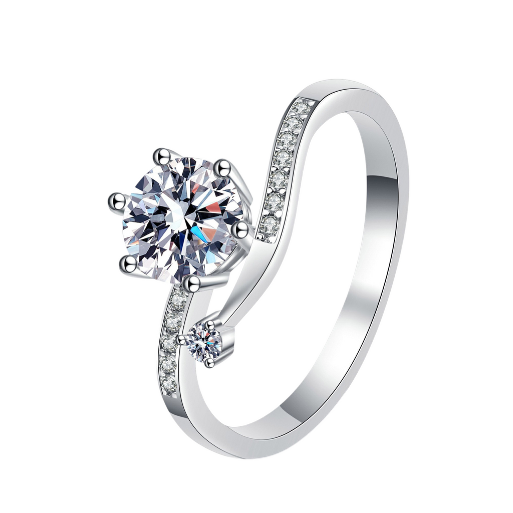 Hayesaura | Quiet Luxury Four-Prong Moissanite Solitaire Ring
