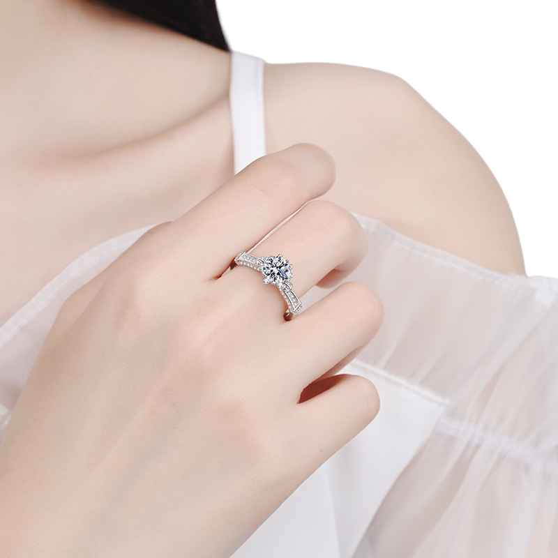 Hayesaura | Vintage Glamour Six-Prong Floral Bouquet Moissanite Ring | Old Money Statement Ring