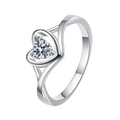 Hayesaura | Daisy Flower Heart Cluster Brilliant Moissanite Ring