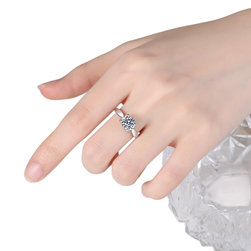 Hayesaura | Classic Korean Bull Head Brilliant Moissanite Ring