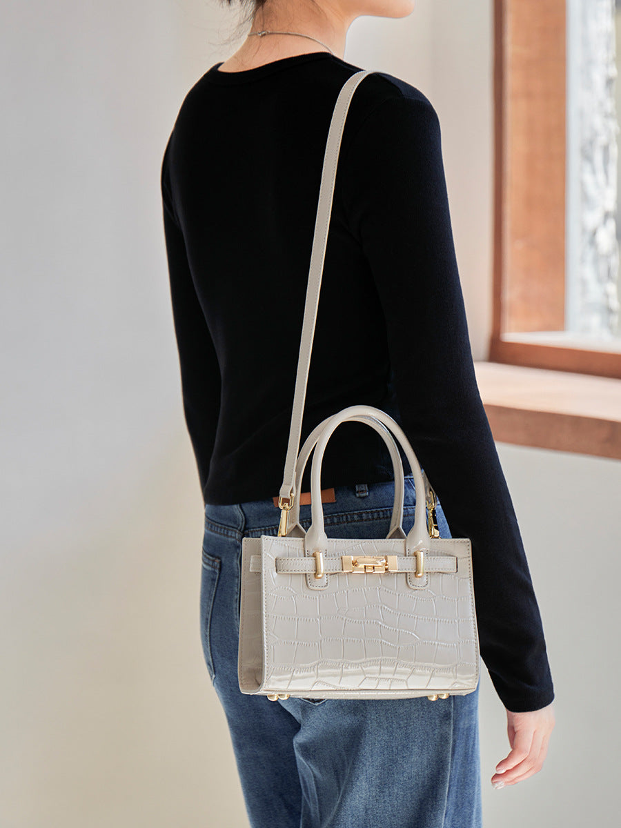 Hayesaura | 2026 Winter Light Luxury Top-Layer Cowhide Underarm Bag