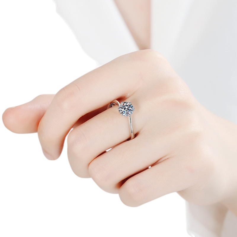 Hayesaura | Winter Snowflake Six-Prong Ice Moissanite Cluster Ring