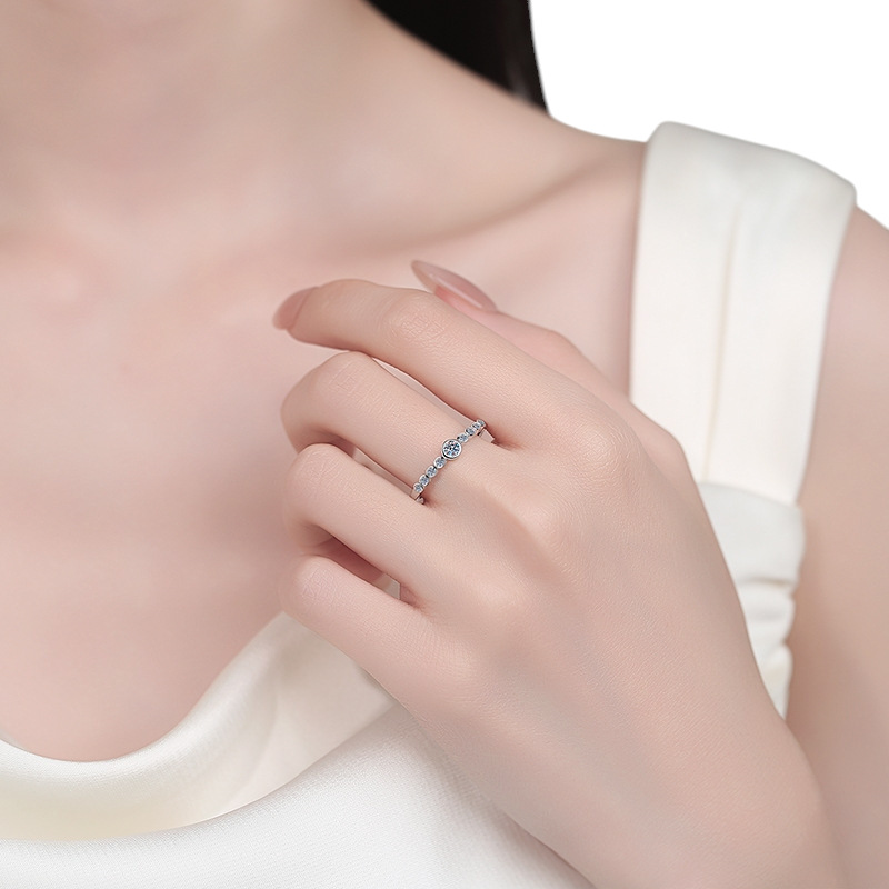 Hayesaura | Minimalist Bubble Moissanite Stacking Band | Quiet Luxury Everyday Ring