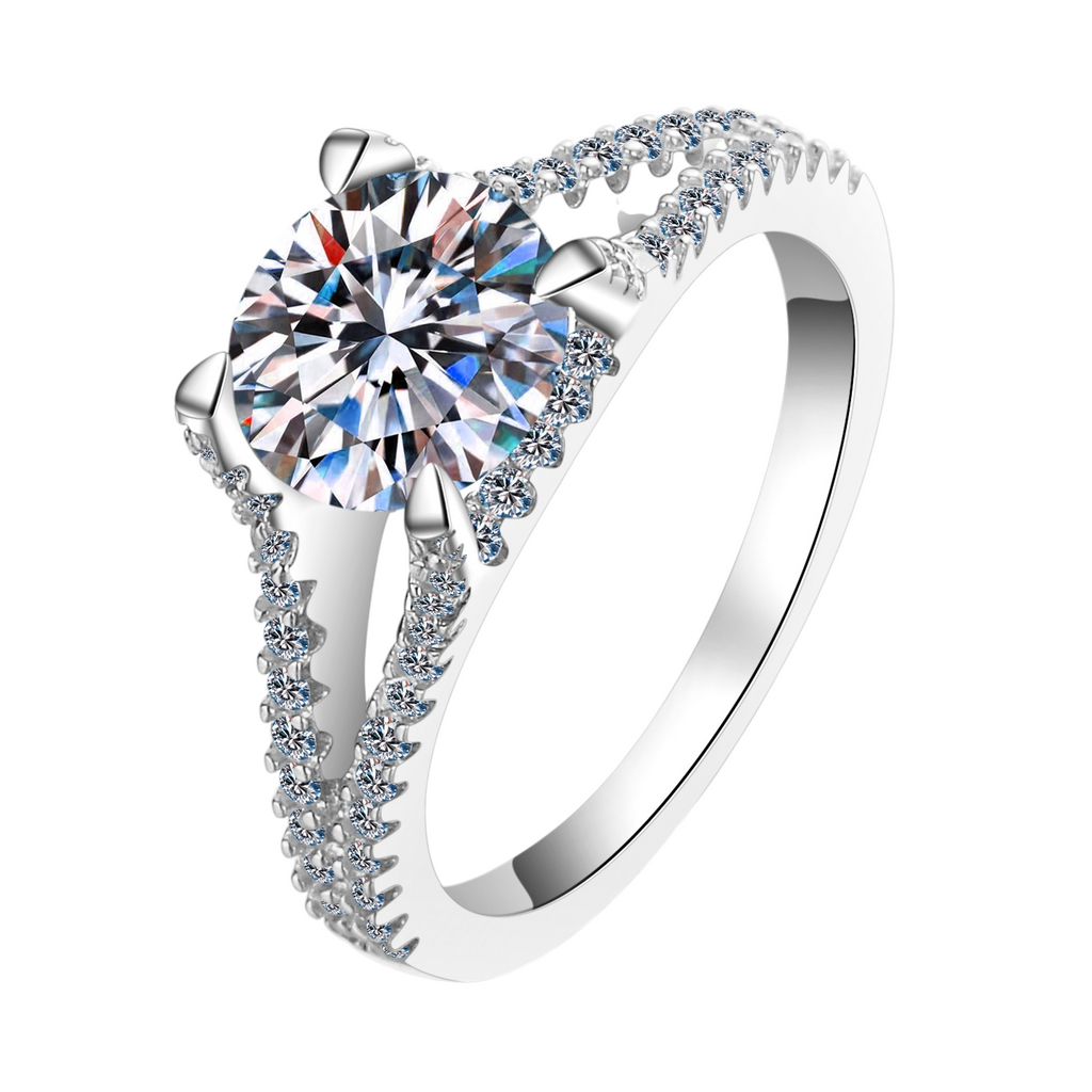 Hayesaura | Timeless Four-Prong Brilliant Moissanite Wedding Ring