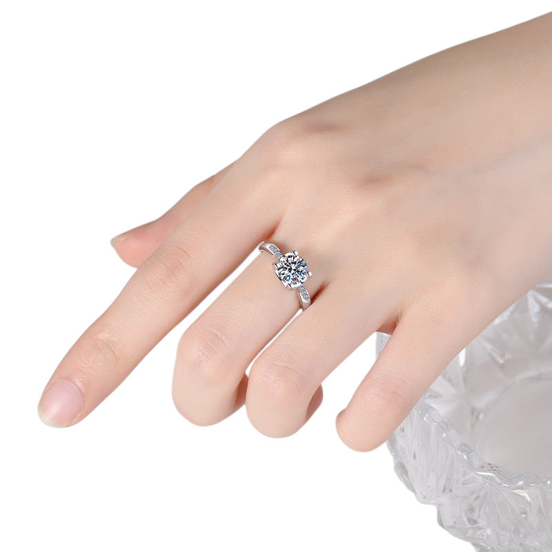 Hayesaura | T-Style Bull Head Premium Moissanite Solitaire Ring