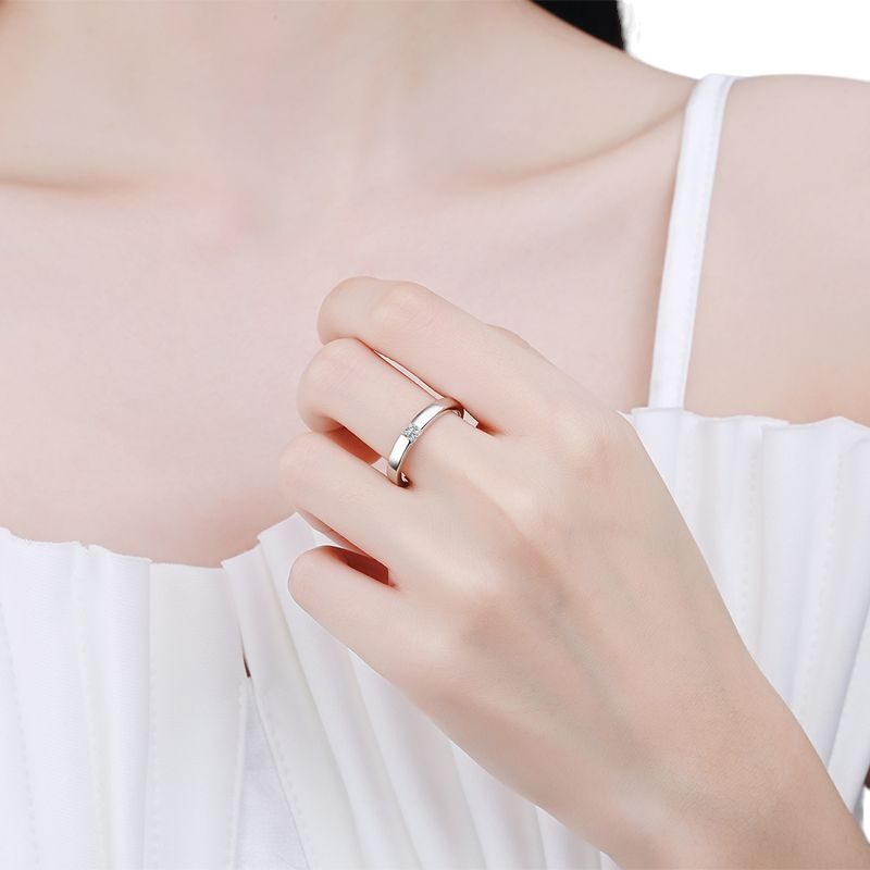 Hayesaura | Unisex Princess Square Minimalist Moissanite Band