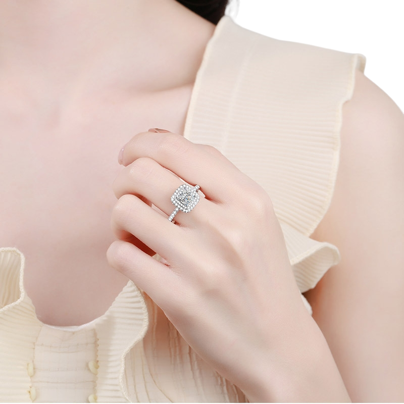 Hayesaura | Luxurious Western Princess Square Cut Moissanite Ring