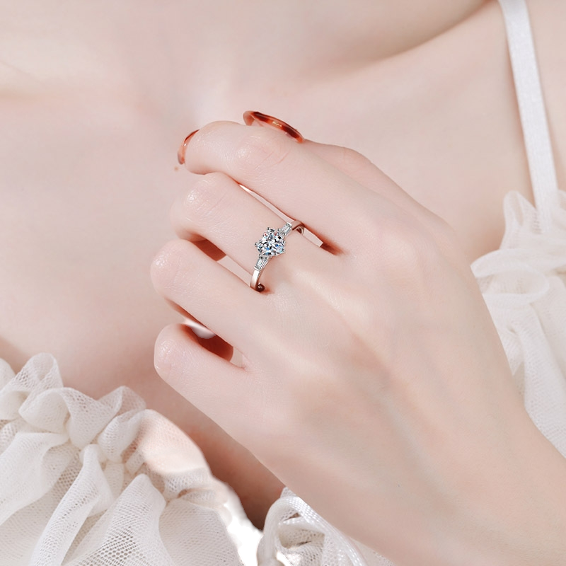 Hayesaura | Cyber Y2K Heart-Shaped Moissanite Proposal Ring