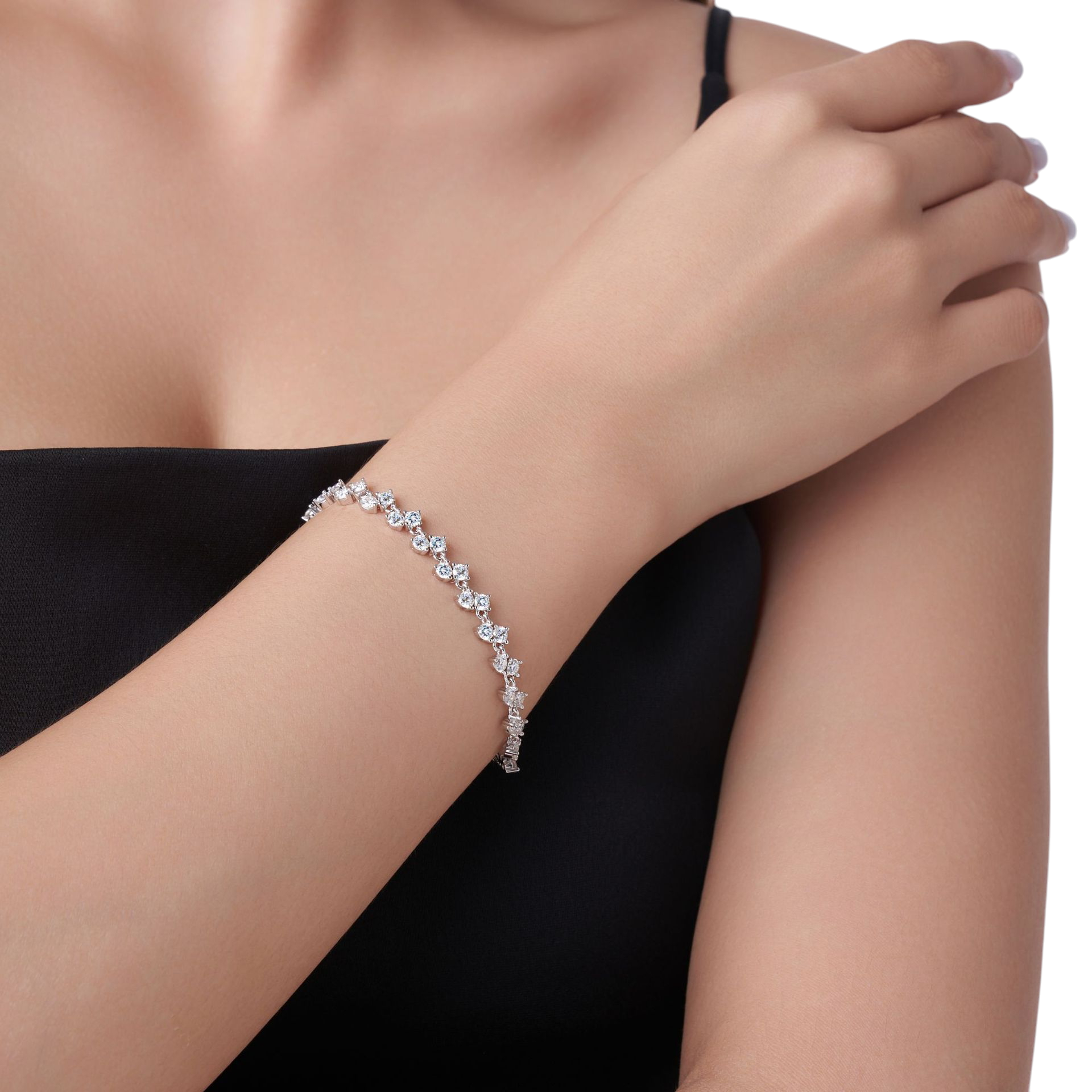 Hayesaura | triangle Brilliant Solitaire 18K Plated Moissanite Chain | Clean Fit Office Daily Commute