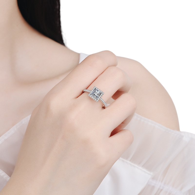 Hayesaura | Bezel-Set Princess Square Cut Moissanite Ring