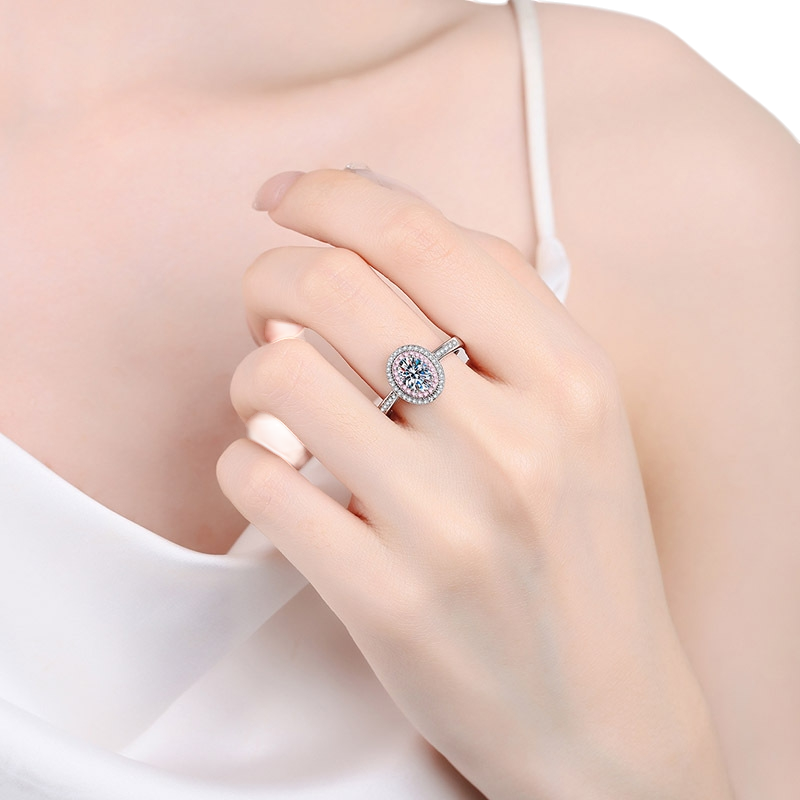 Hayesaura | Rose Gold Pigeon Egg Oval Cut Moissanite Solitaire Ring